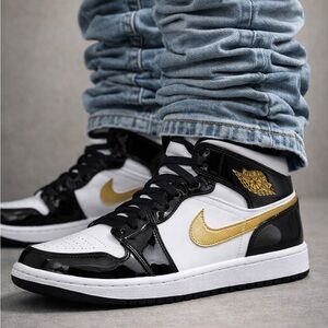 Air Jordan 1 Mid SE – Black / Metallic Gold / White – Size 10 – NIB